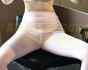 秀人网 – 露露小喵写真：豹纹的华丽漂流，像是在迷雾中摸索。