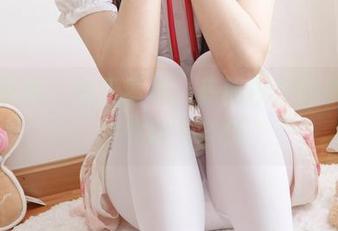 稚乖画册 – 望天看地，赤西夜夜的软妹在户外放飞自我