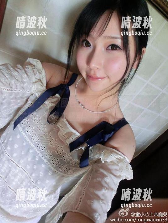微密圈 - 福利图包更新，一不小心被童小芯的少女姿态吸引，真是心痒痒的。