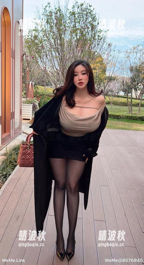 微密圈 - 童小芯的微信朋友圈：原图也能当壁纸，你看没看？