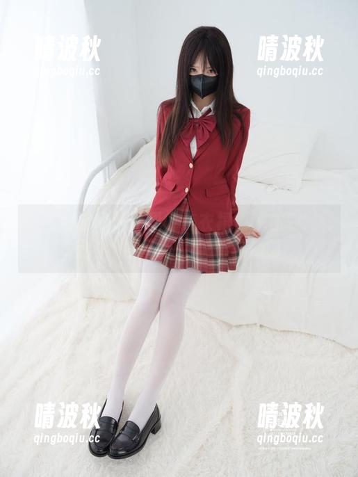 紧急企划 - 作品里的连衣裙似乎在和龙崎聆音默默交谈，话说得真隐晦。