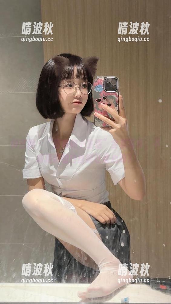 微密圈 - “胜利的小生活”全套写真，不知道她的白丝能让谁心动？