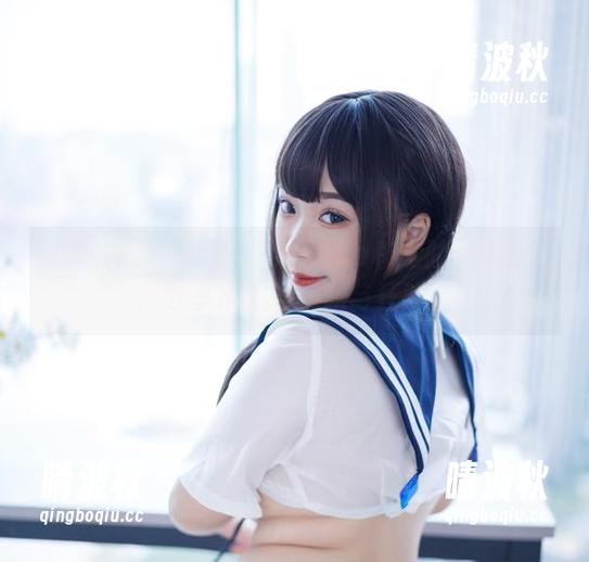 可爱的胡桃猫Kurumineko和她的浴室写真，分享水上的嬉戏与狂欢。
