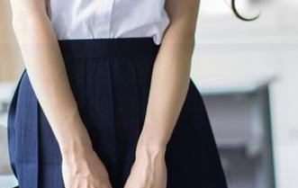 菠萝社 – 每张夏美酱的教室图，都是对悠长课堂的另一种诠释吧。