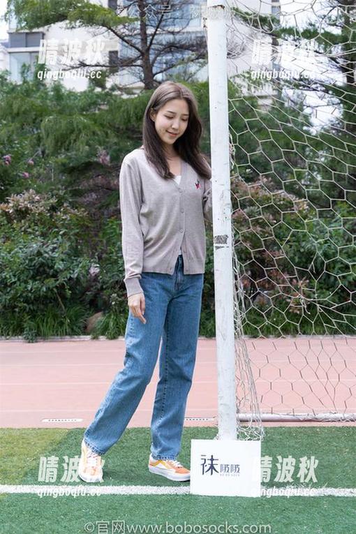 袜啵啵 - 小淳的白色更新，其实真巧妙，时不时就让你忍不住出声，再赞一下。