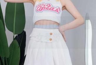袜啵啵 – 稚予的Lolita裙：一套图里的少女梦游