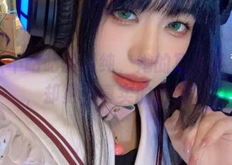 阿九从不咕咕的清纯，她的写真没有圣光，却更显真实的优雅。
