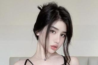 微密圈 – 阿色的裸足，简单又真实，图包里不藏虚伪