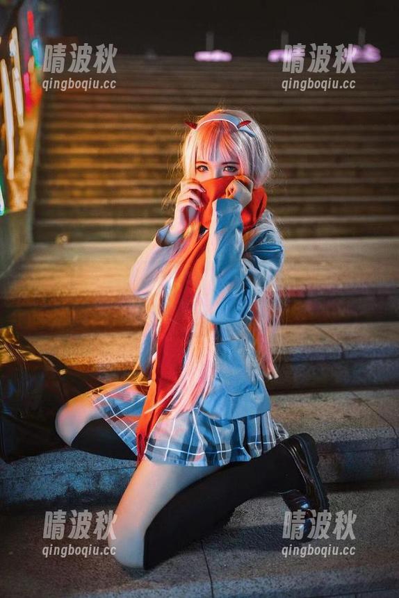 知道开会时怎样引起注意吗？翻阿薰kaOri的黑丝OL图册，保证瞬间聚焦！