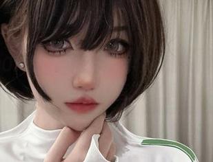 阿薰kaOri的cos图集，学姐礼服和内衣之间的那点“不言”之事