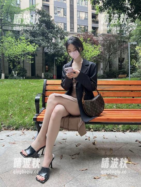 微密圈 - 看到陈妮妮UNI的制服作品，让我犹豫要不要也来套个队服？果然太专业了…