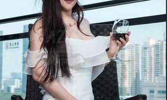 青豆客 – 翻看AZHUA水手服的图片合集，感觉自己也被带入了某种海洋奇遇记。