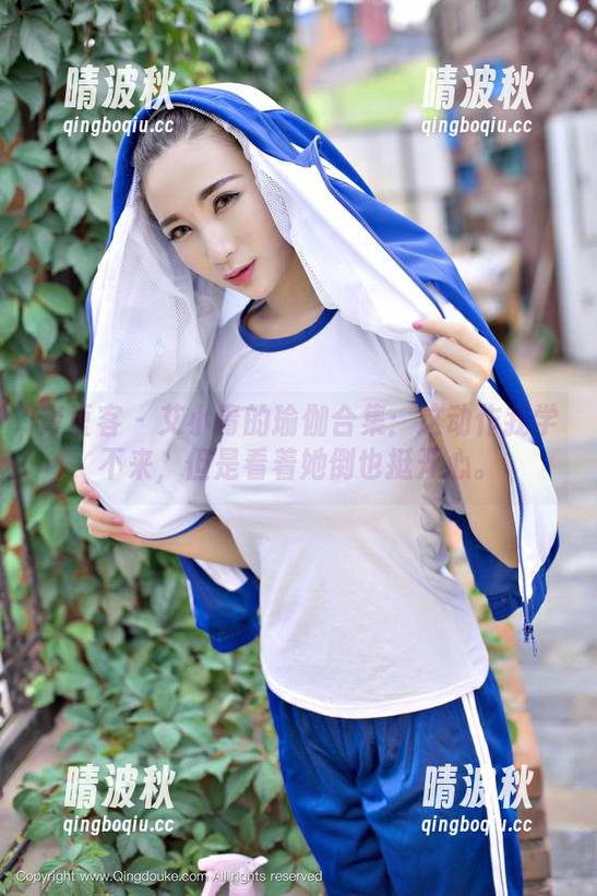 青豆客 - 艾小青的瑜伽合集：这动作我学不来，但是看着她倒也挺开心。