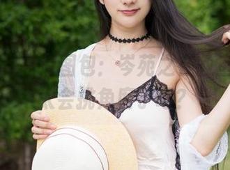 魅妍社 – 高清图包：岑苑之在教室里，也太会挑角度了吧？