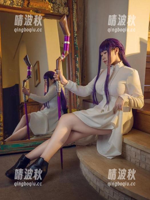 泳装和女仆，两全其美！来下载麻花麻花酱的套图，人间至宝。
